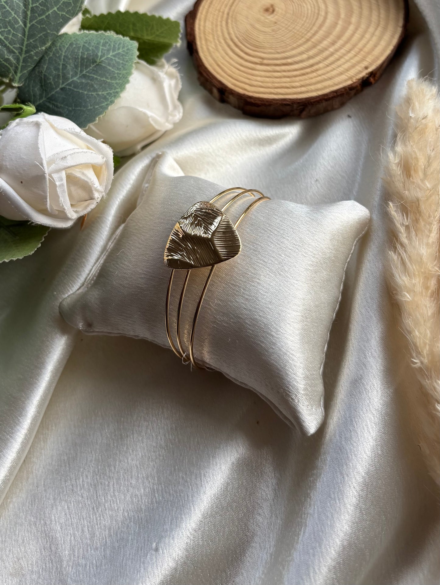 Anti tarnish gold plated bangle adjustable