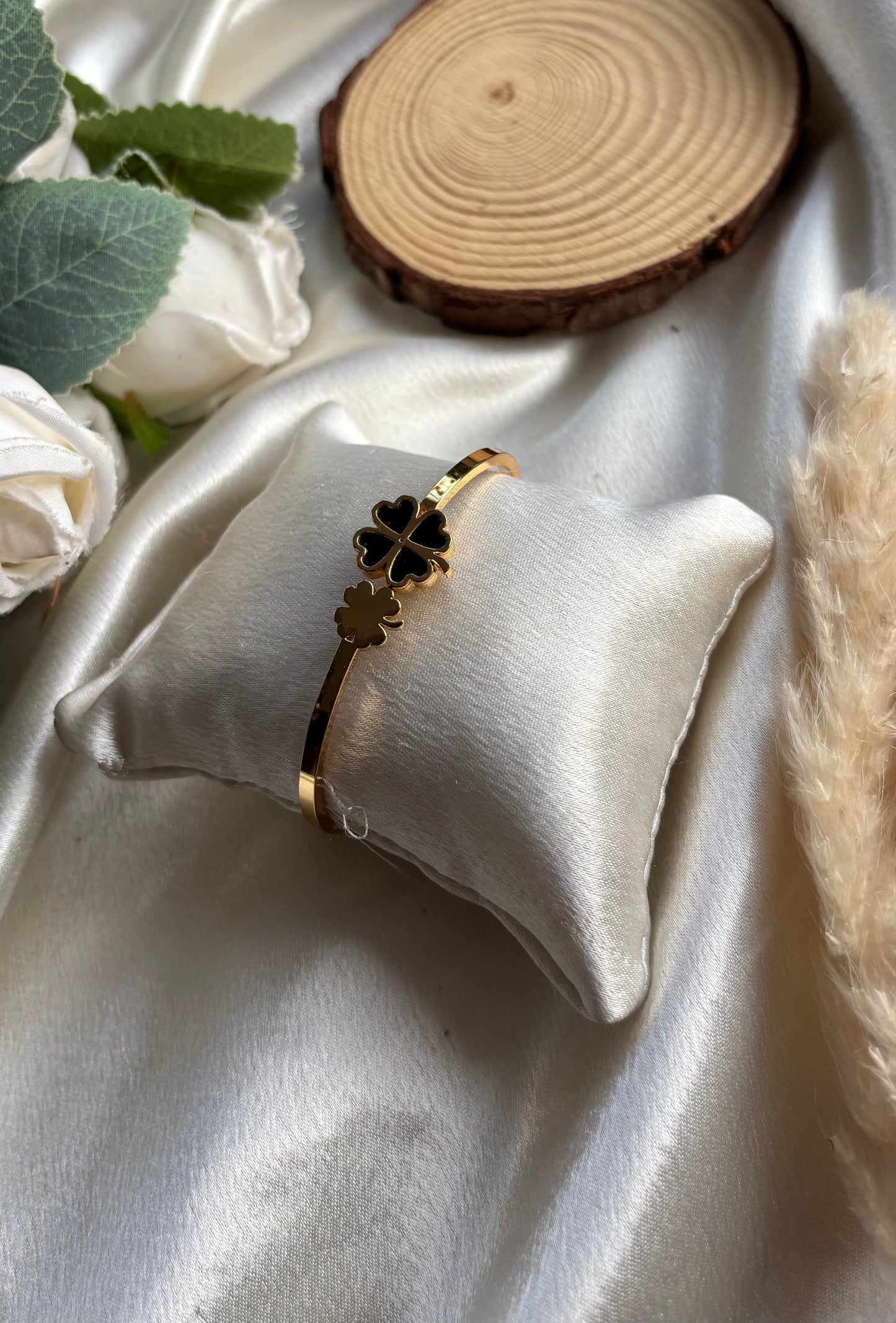 Anti tarnish gold plated bangle diameter 6cm