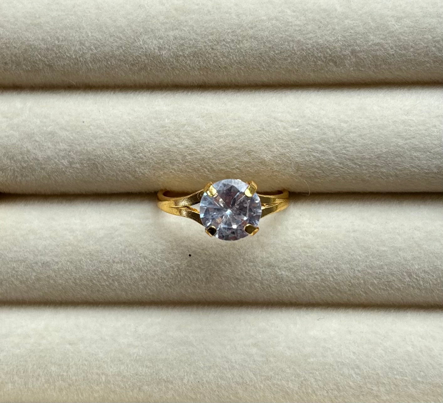 Repolishable ring white stone