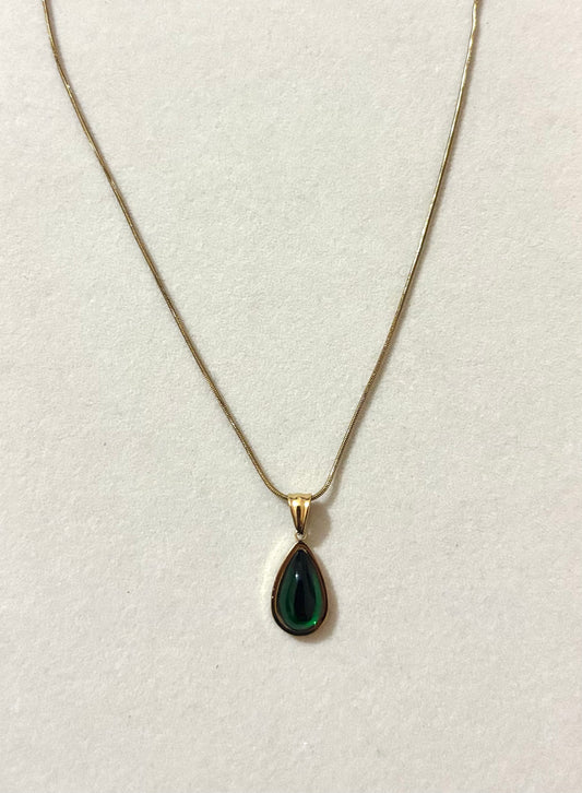 Anti tarnish gold plated green stone rain drop necklace